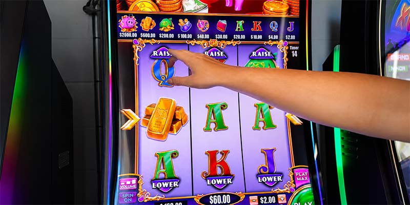 raise Skill slot met Raise en Lower waarmee spelers symbolen verplaatsen